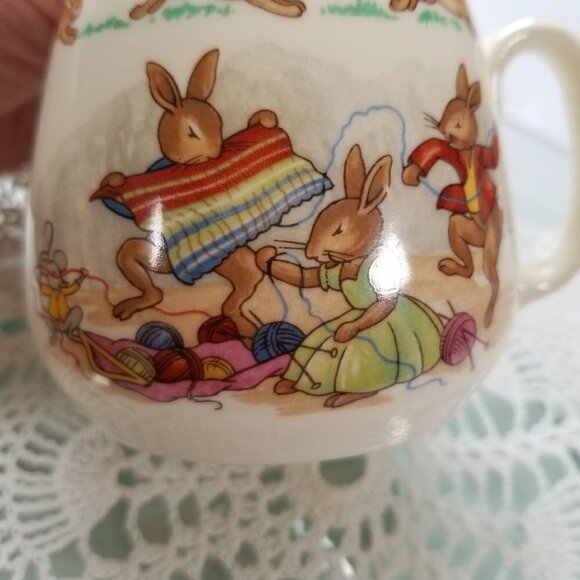 Royal Doulton Bunnykins cup Bunnies Knitting/Unravelling Yarn made in England - Picture 9 of 11